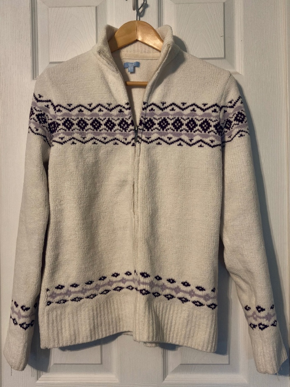 Denver Hayes white zip up sweater